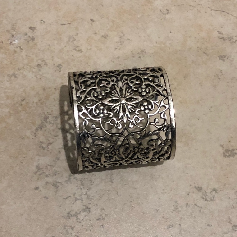 Beautiful Silver Bangle